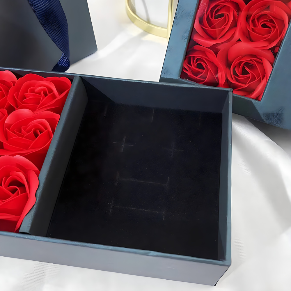Poklon set - Elegantna poklon kutija sa ruzama - MNE Shop ME